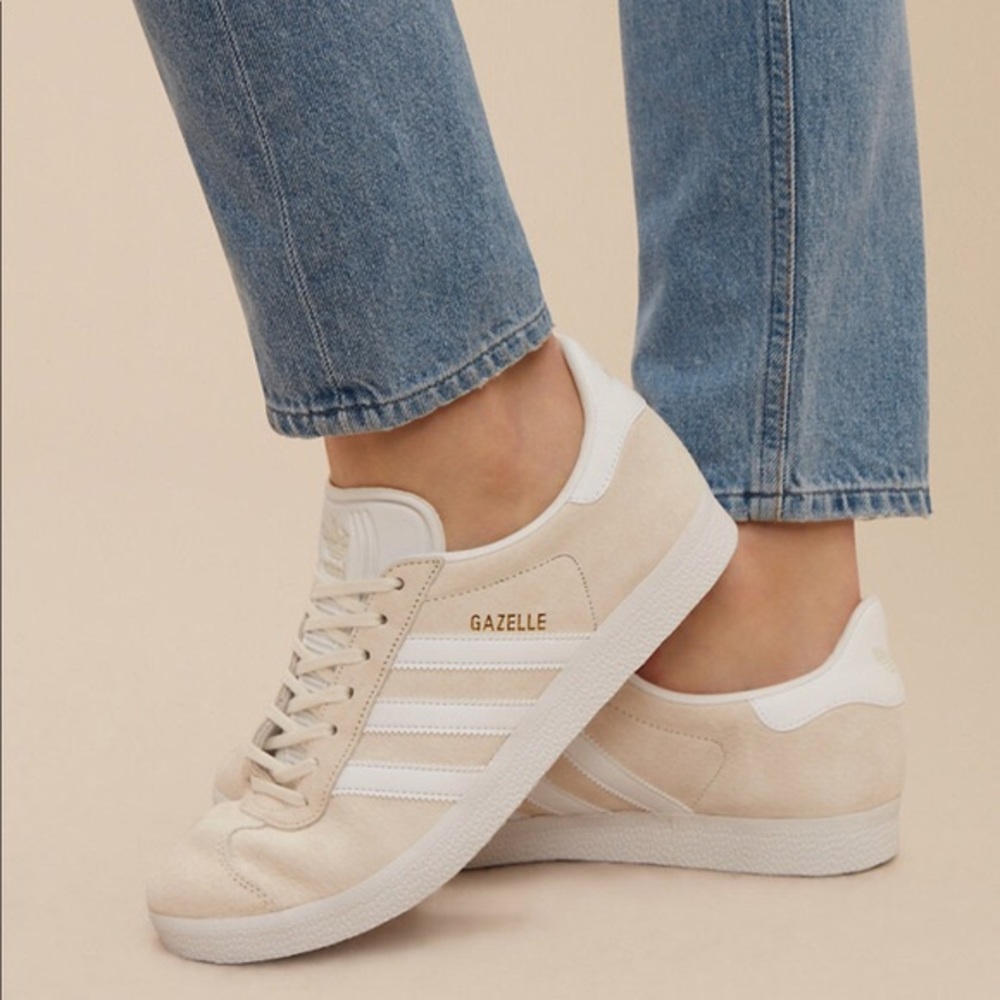 💜 PRE LOVED BEIGE ADIDAS GAZELLES 💜